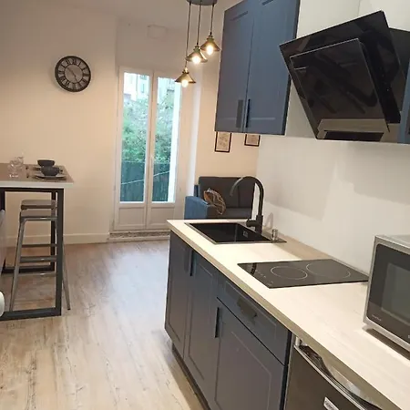 Joli Avec Balcon Clim Apartamento